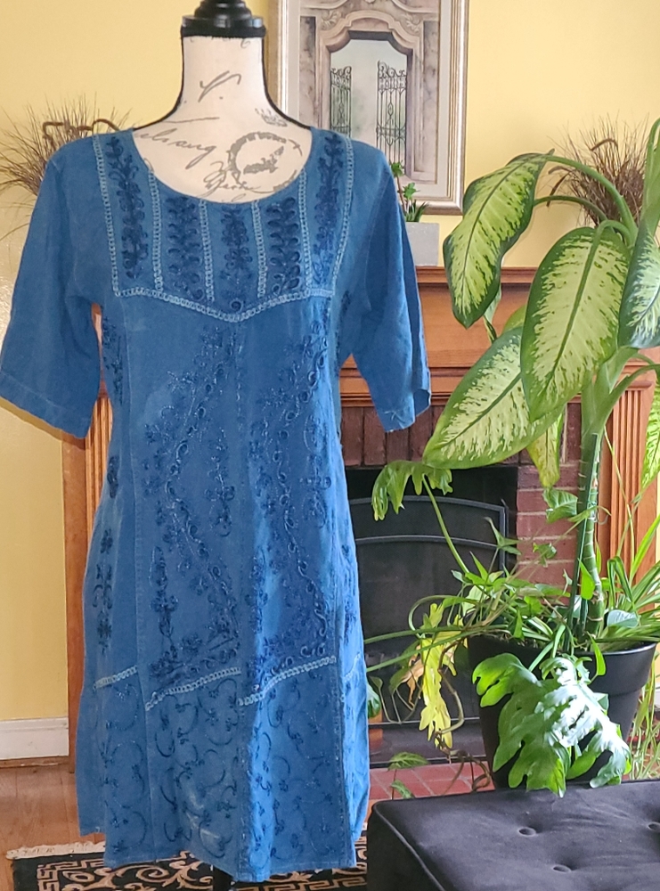 Dress - Picture 2 of 8